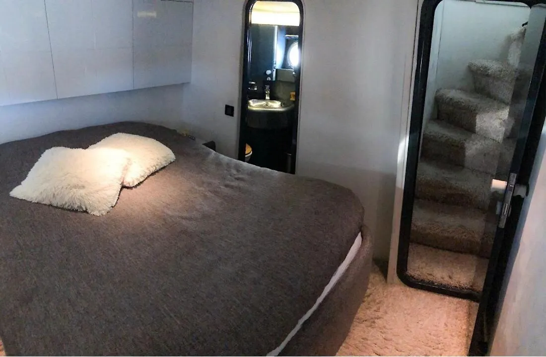 Ботель Nice Vip Cabin In A Luxurious Yacht Стокгольм